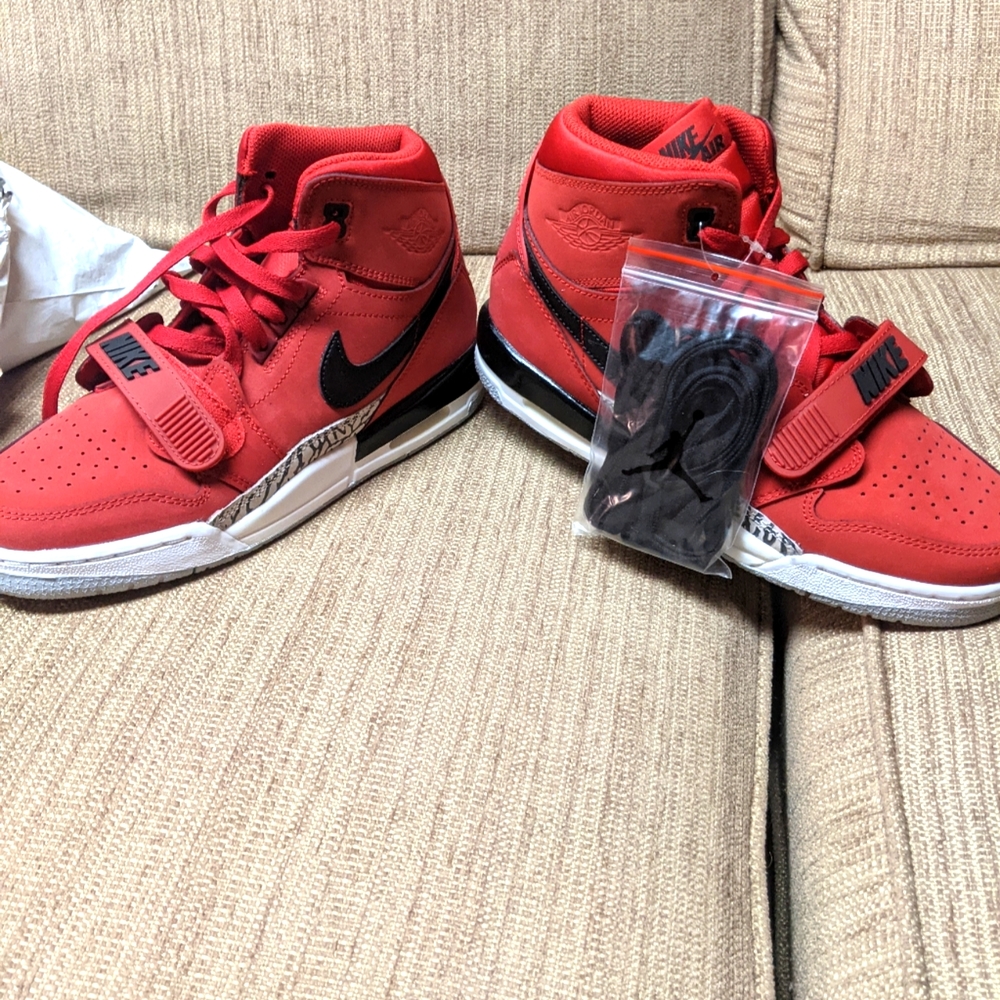 Nike air Jordans size 6&1/2 y or 8 women's